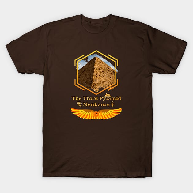 Third Pyramid in Giza, Egypt: Menkaure V01 T-Shirt by Da Vinci Feather